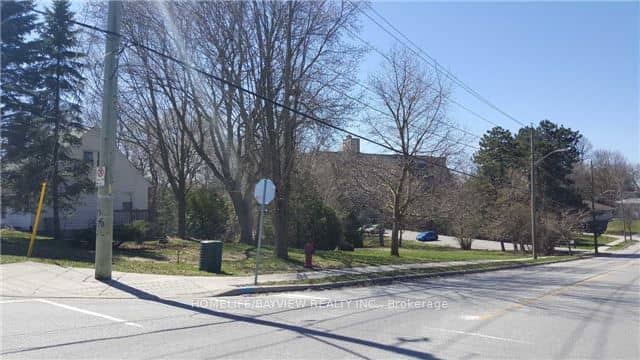 66 Roxborough Road, Newmarket, ON L3Y 3L2