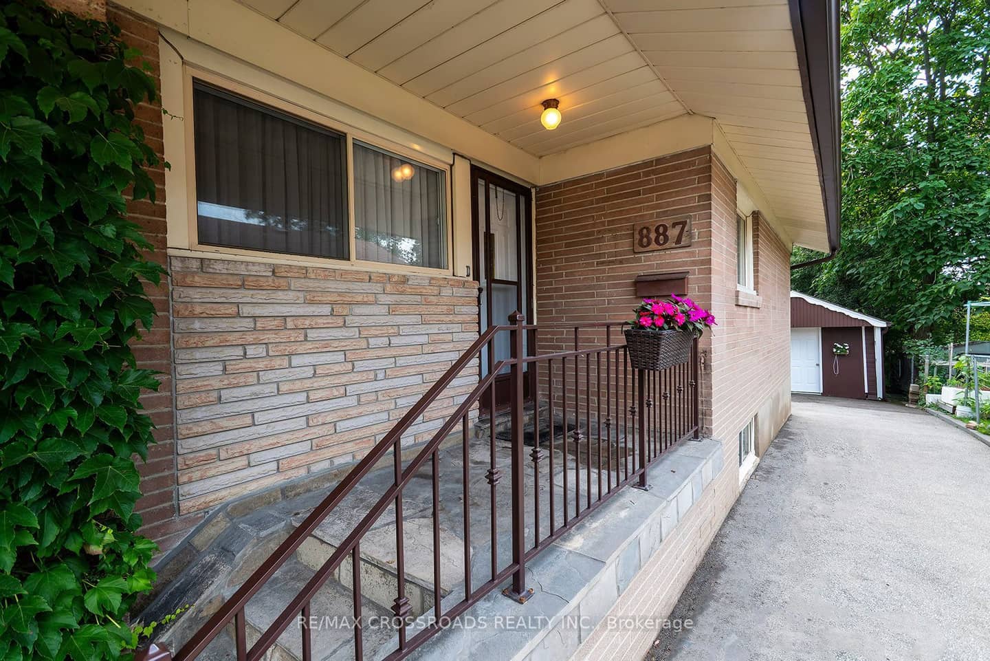 887 Brimorton Drive, Toronto, ON M1G 2T8