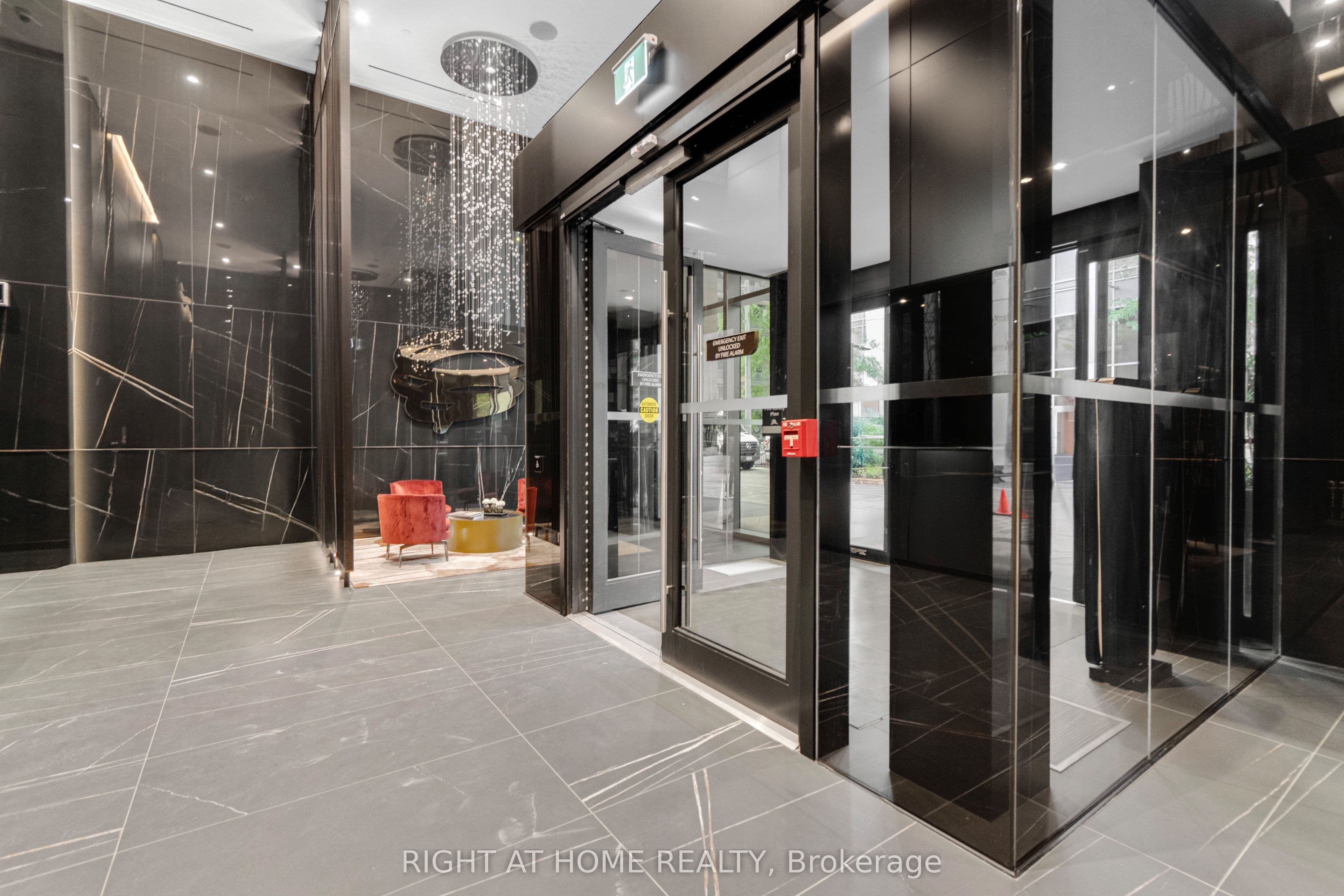 11 Yorkville Avenue 2113, Toronto, ON M4W 0B7