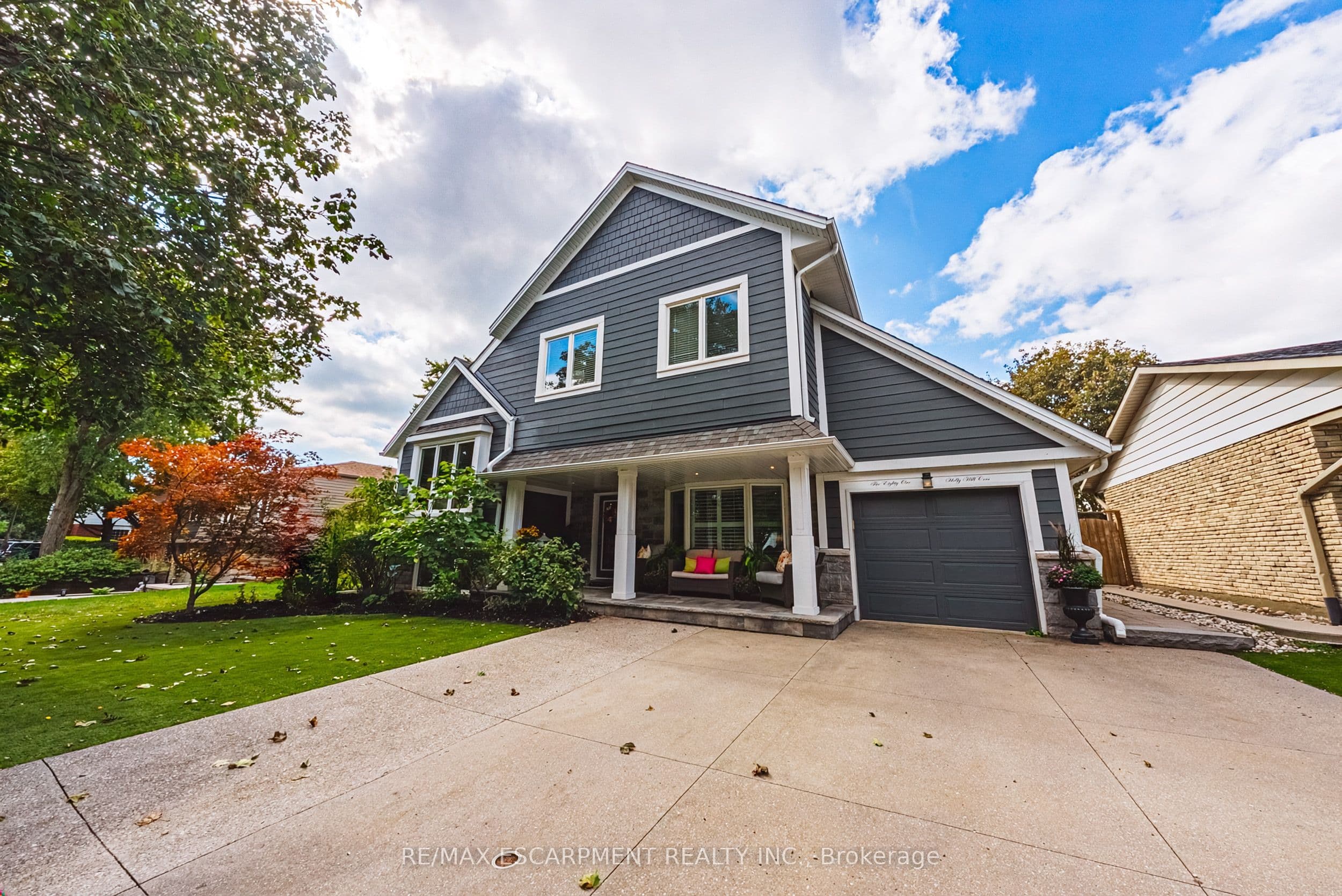 581 HOLLY HILL Crescent, Burlington, ON L7R 2G4