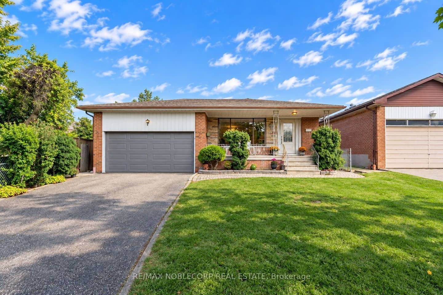 4 Warlingham Court, Toronto, ON M9C 3K3