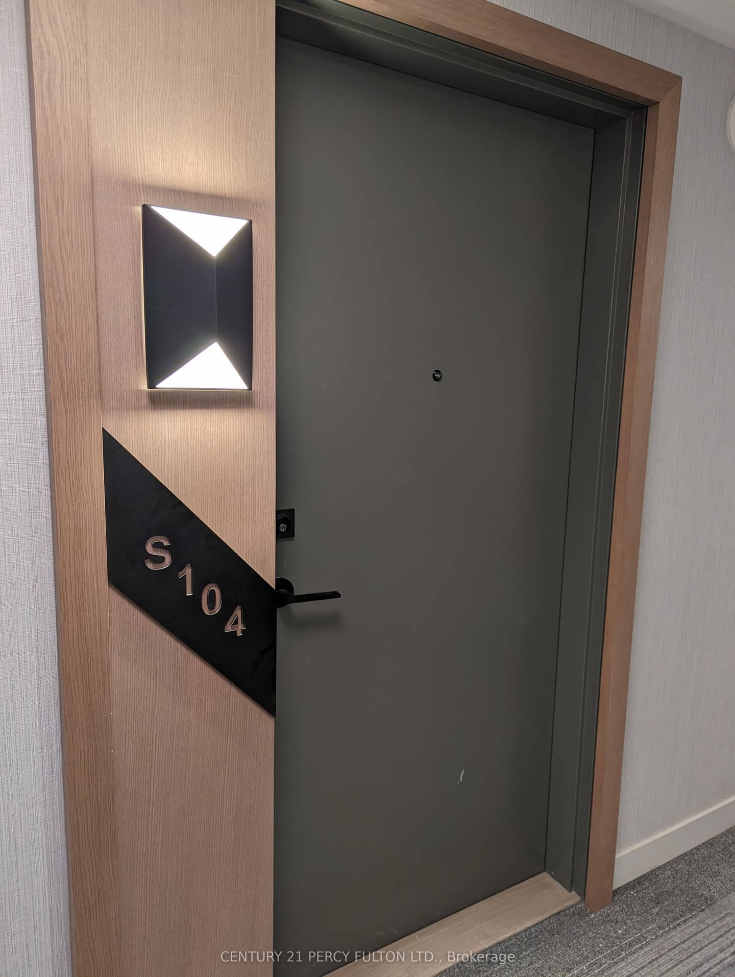 180 Mill Street S104, Toronto, ON M5A 0V7