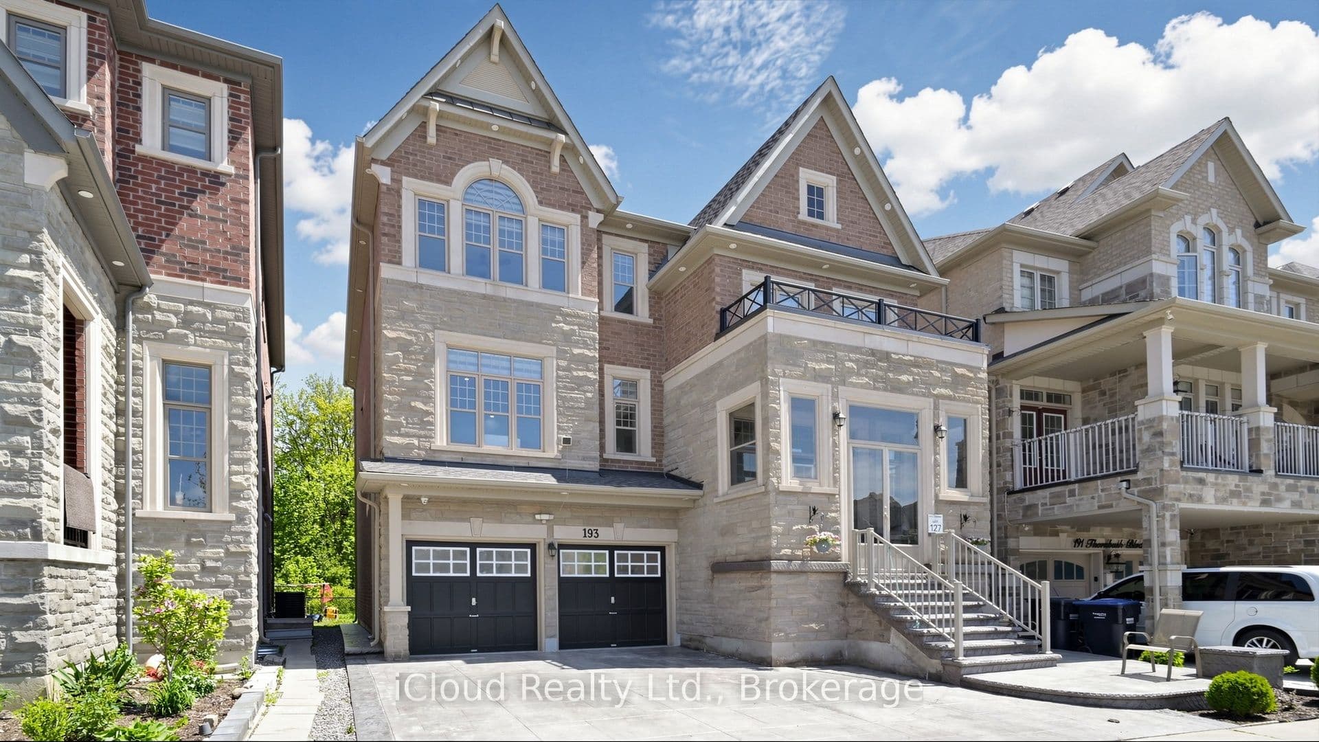 193 THORNBUSH Boulevard E, Brampton, ON L7A 4R7
