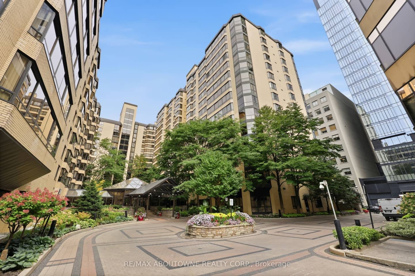 280 Simcoe Street 1003, Toronto, ON M5T 2Y5