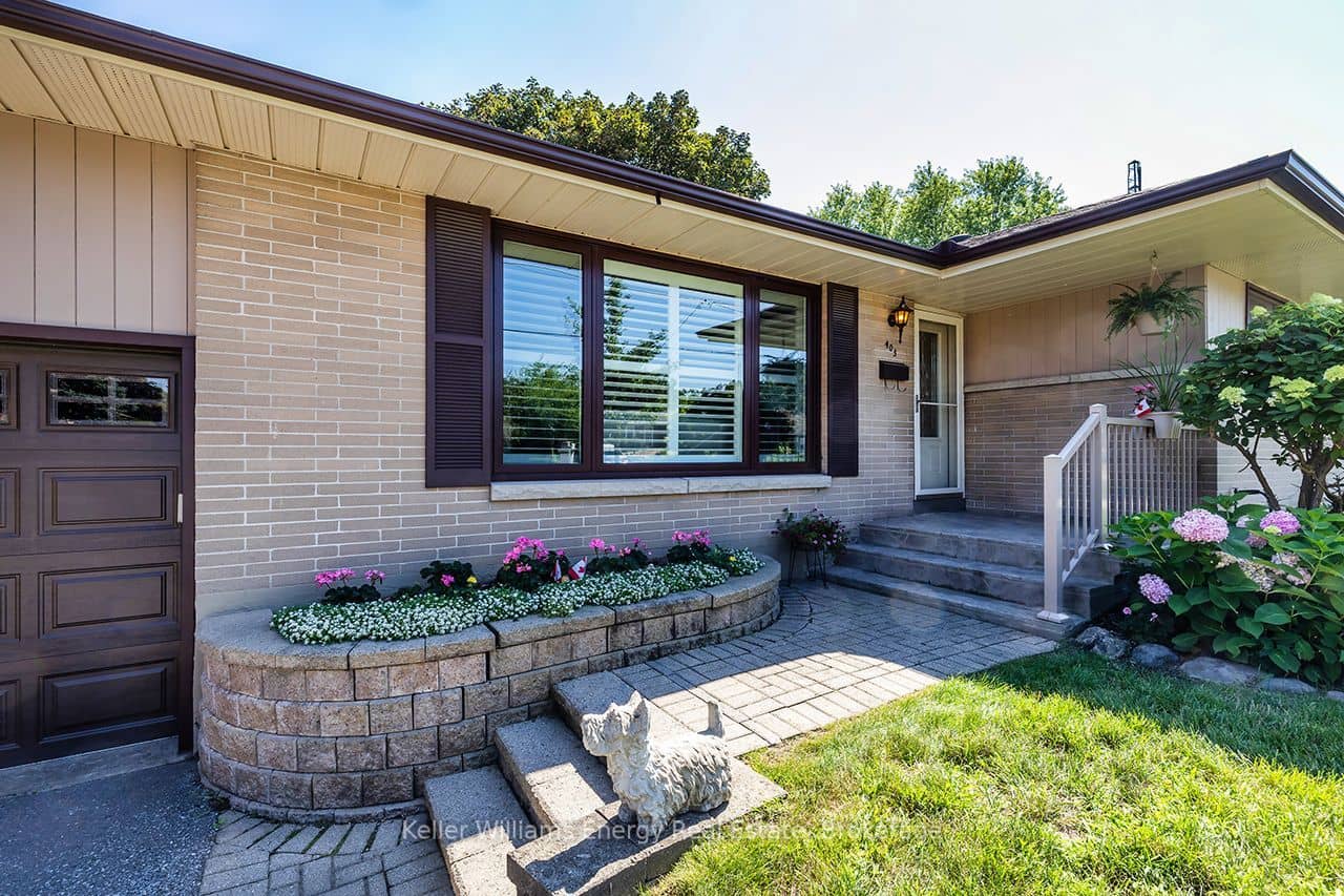 403 Rossmount Avenue, Oshawa, ON L1J 3K5
