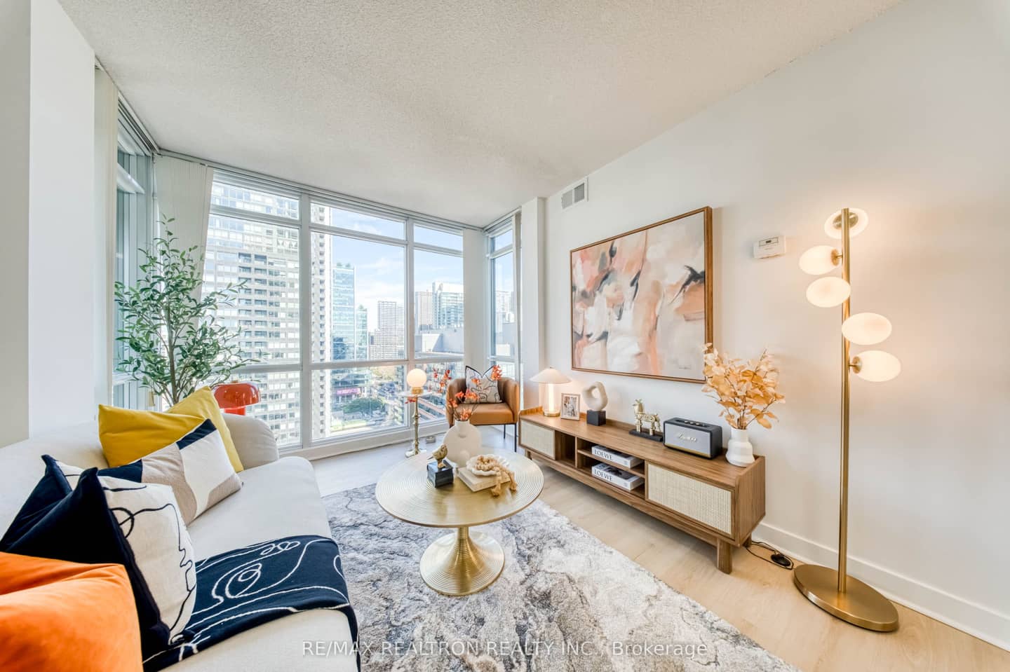 15 Fort York Boulevard 2506, Toronto, ON M5V 3Y4