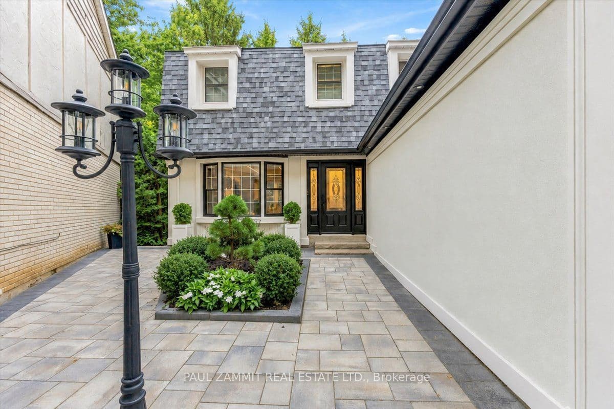 16 Pine Knoll Gate, Markham, ON L3T 1V5