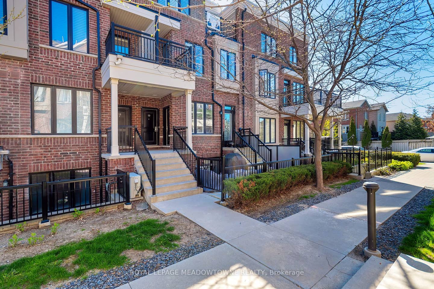 10 Carnation Avenue 19, Toronto, ON M8V 0B8