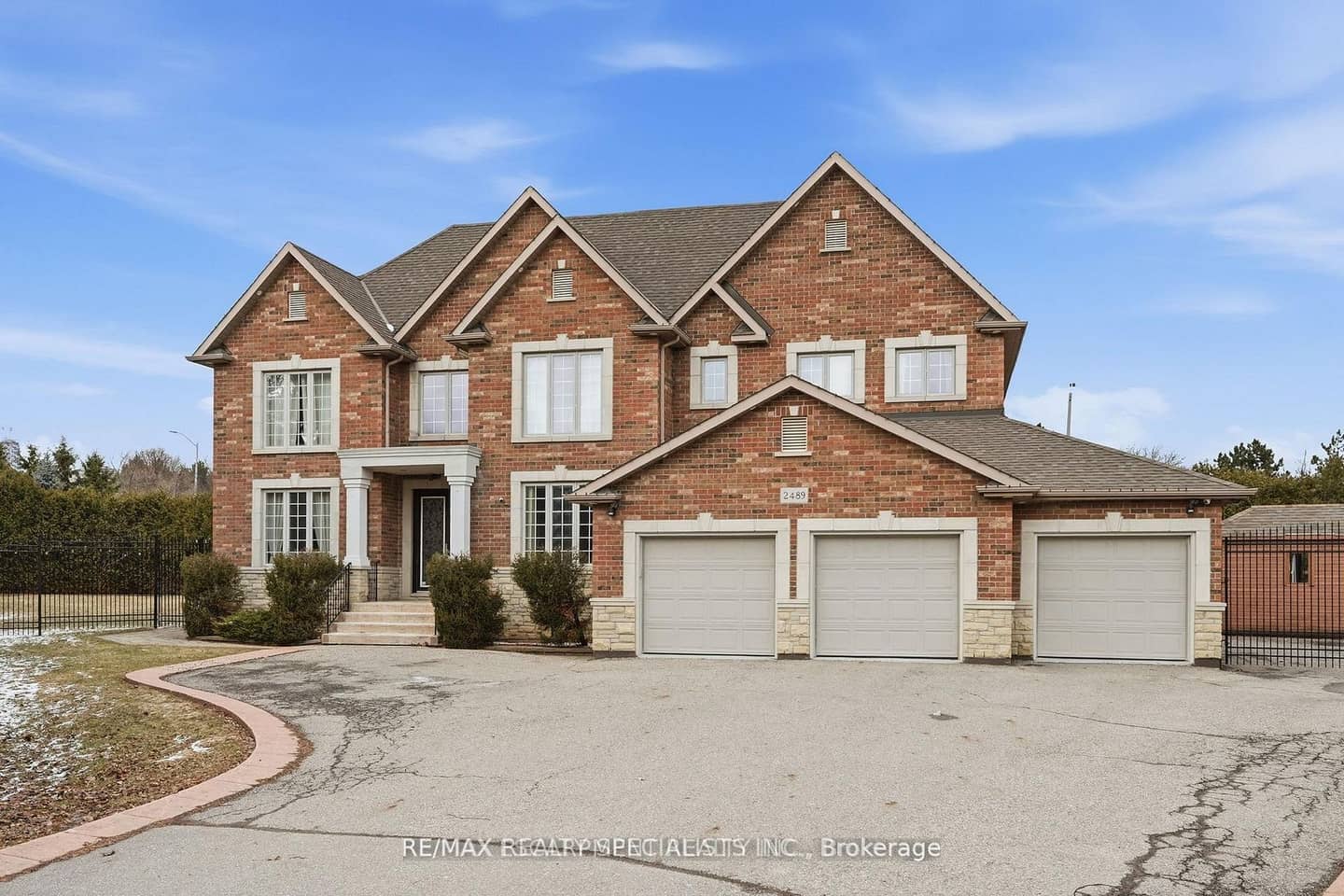 2489 Olinda Court, Mississauga, ON L5C 4P5