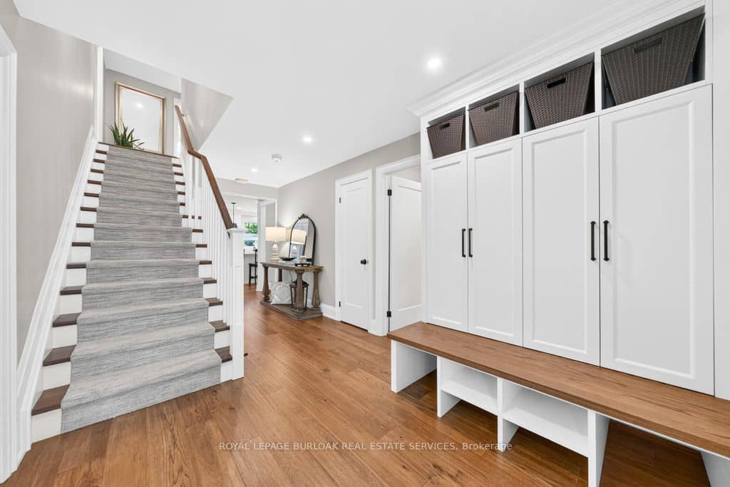 385 Rosslyn Drive, Burlington, ON L7T 1S6