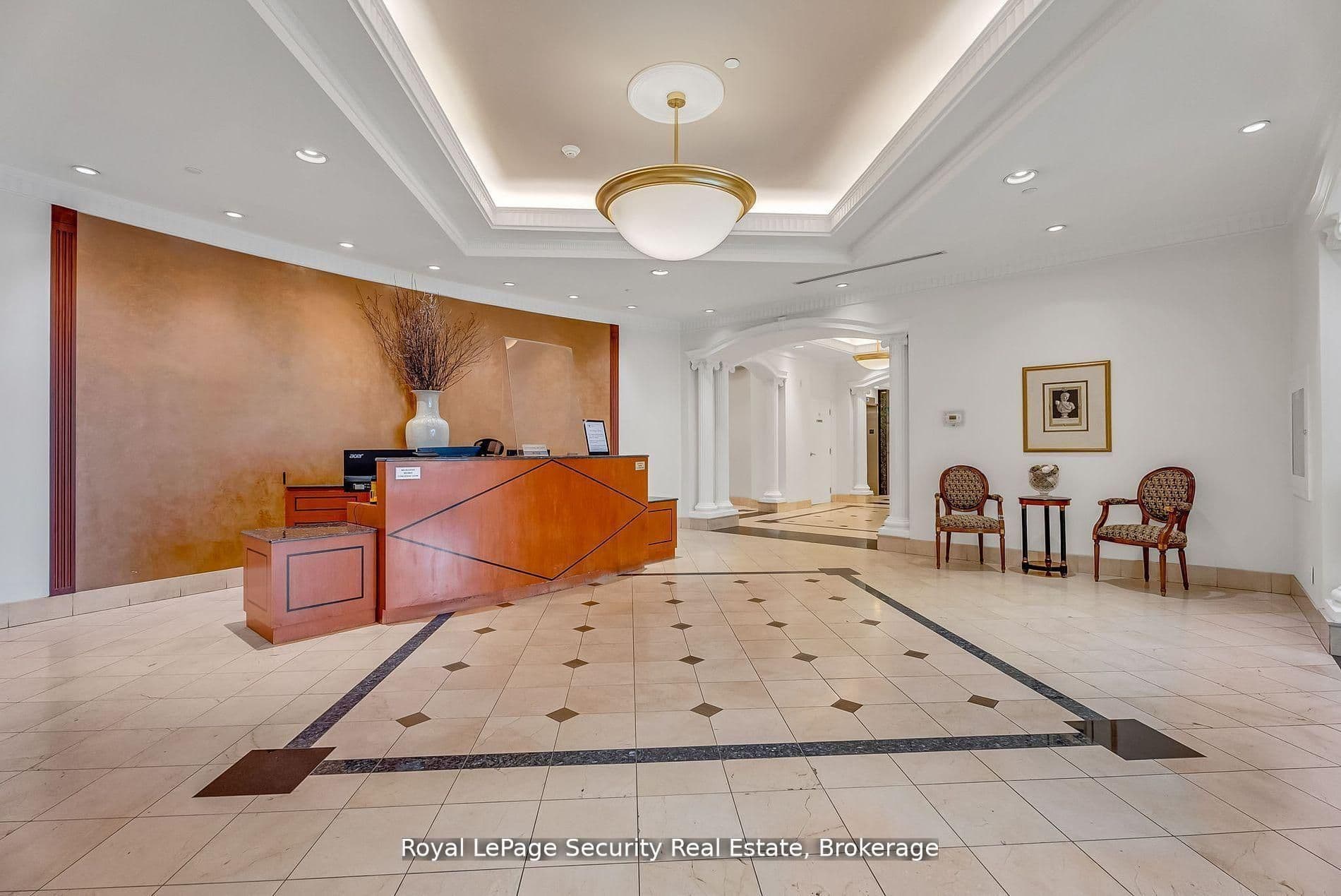 980 Yonge Street 403, Toronto, ON M4W 3V8