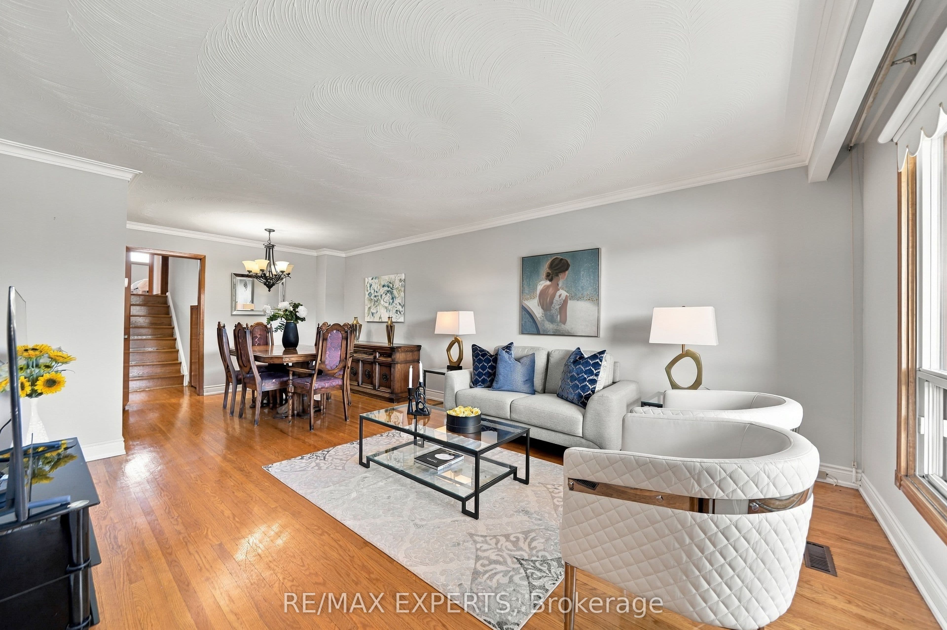 12 Paradelle Crescent, Toronto, ON M3N 1E4