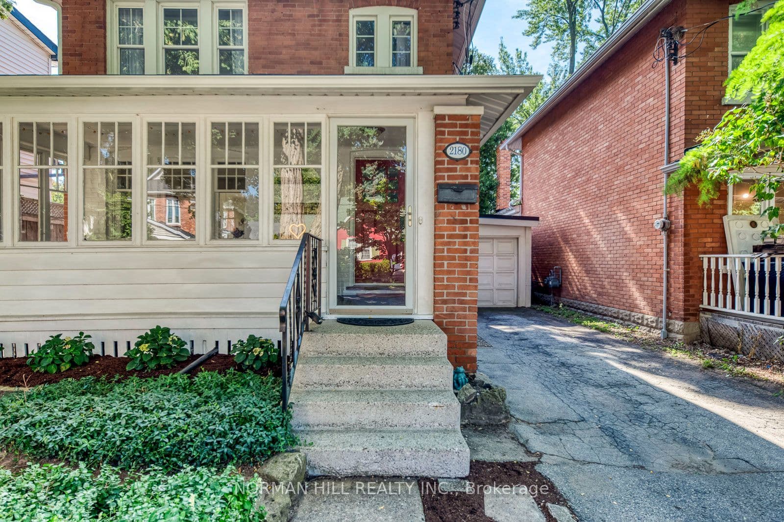 2180 Caroline Street, Burlington, ON L7R 1M3