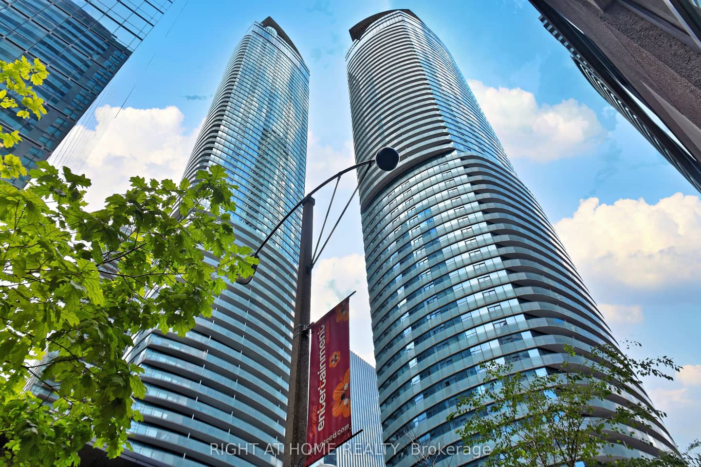 14 York Street 708, Toronto, ON M5J 0B1