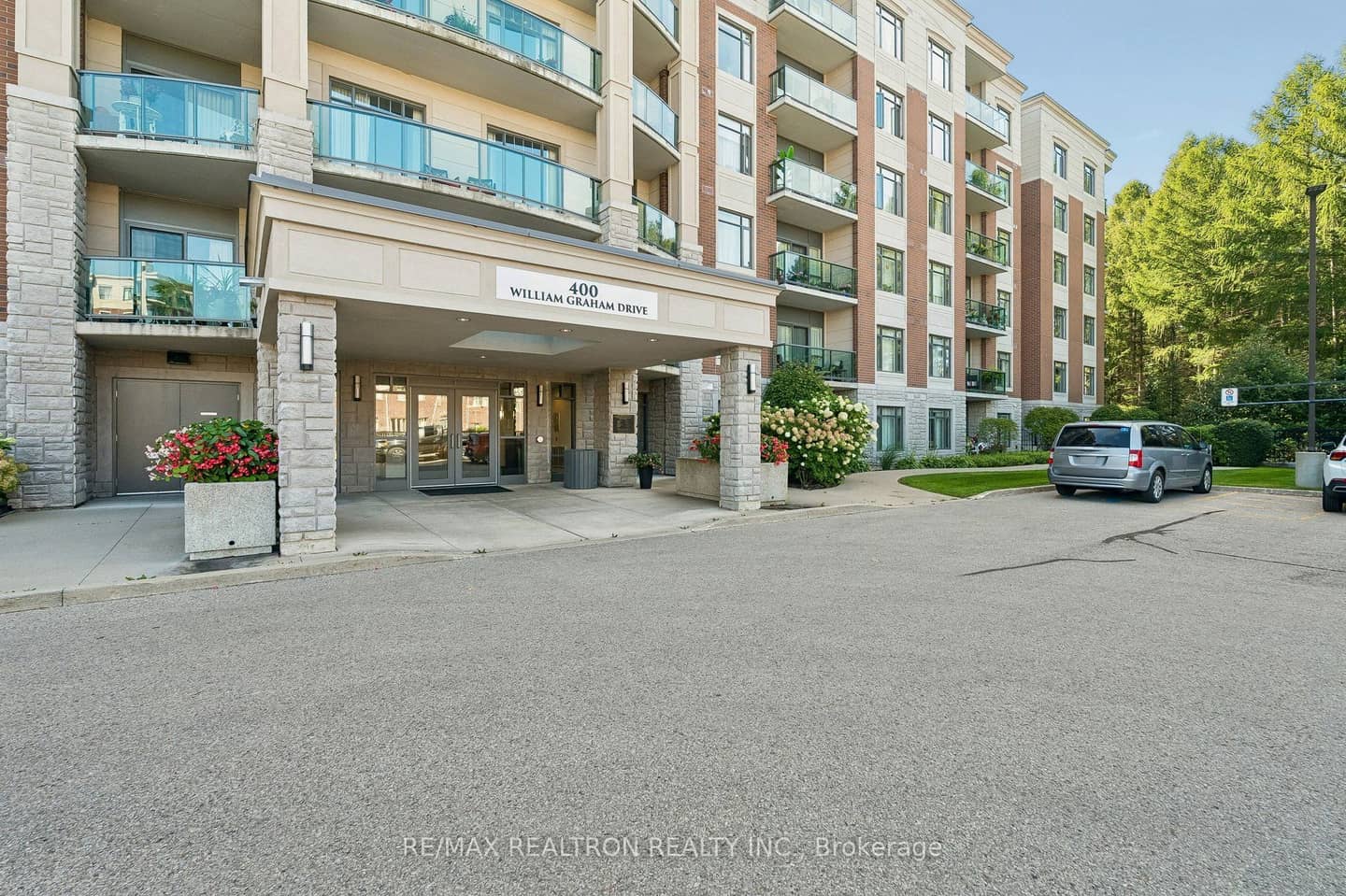 400 William Graham Drive 208, Aurora, ON L4G 1L7