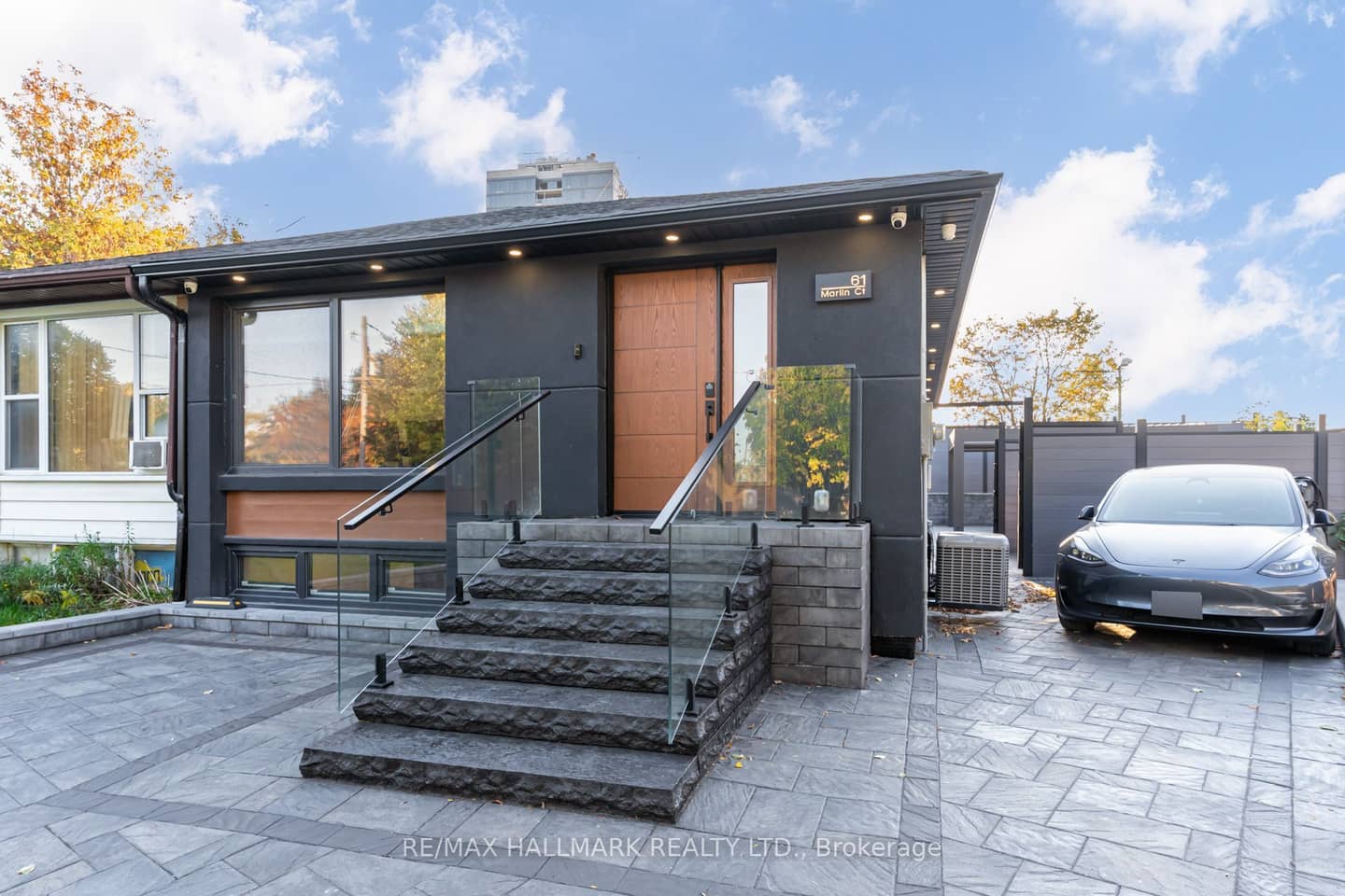 61 Marlin Court, Newmarket, ON L3Y 2W7