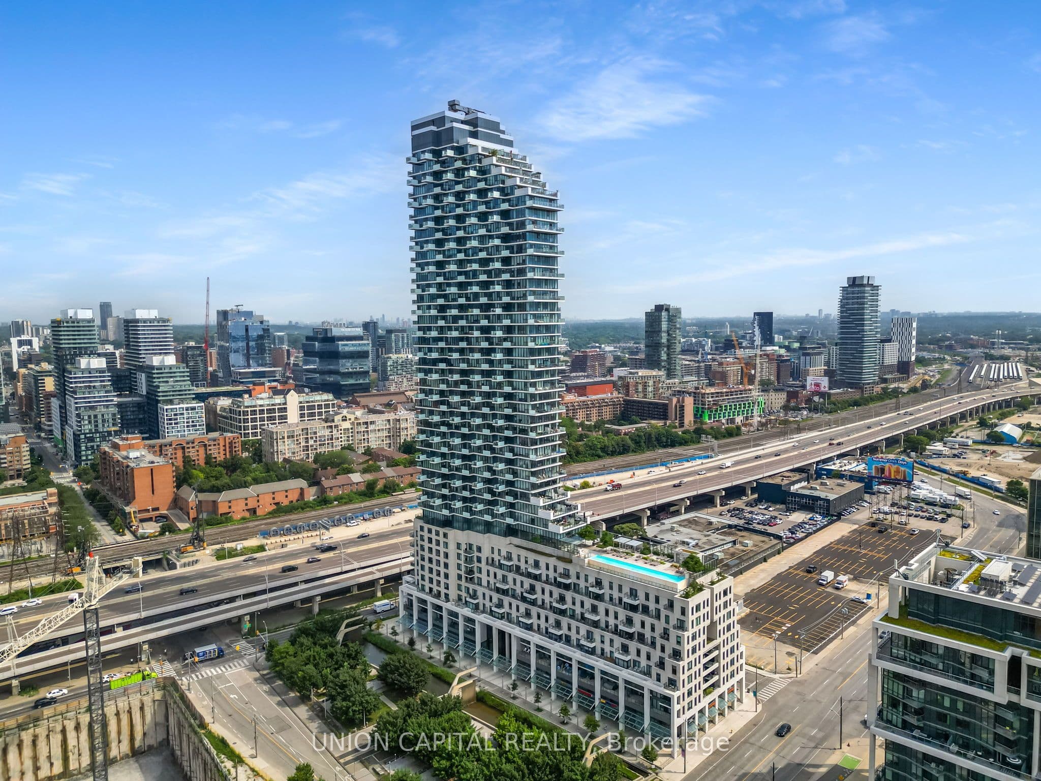 16 Bonnycastle Street 2007, Toronto, ON M5C 0C9