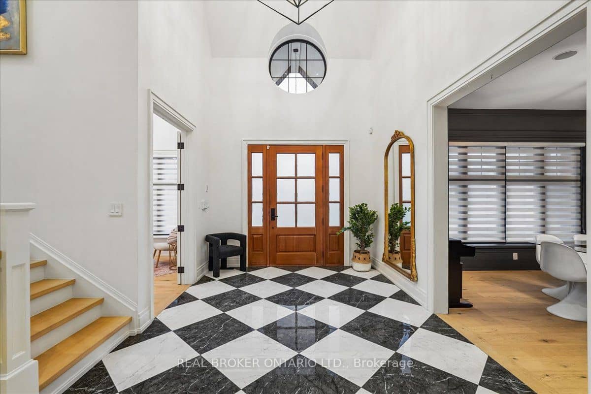 1445 Skyline Drive, Mississauga, ON L5E 2W3