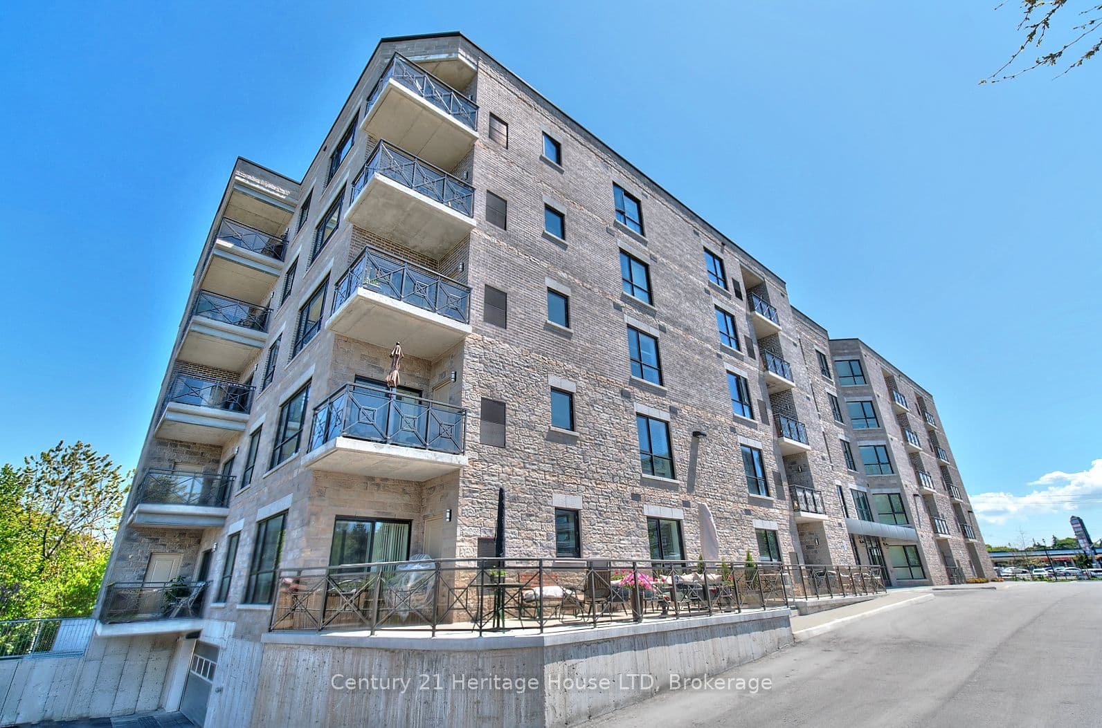 379 Scott Street 307, St. Catharines, ON L2M 3W2