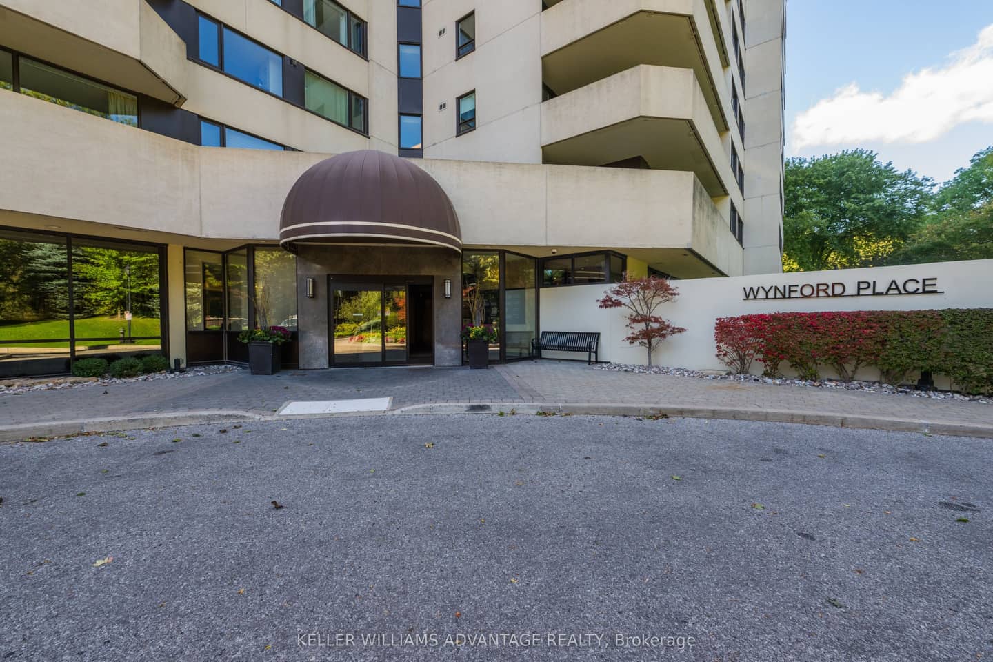 75 Wynford Hts Crescent 302, Toronto, ON M3C 3H9