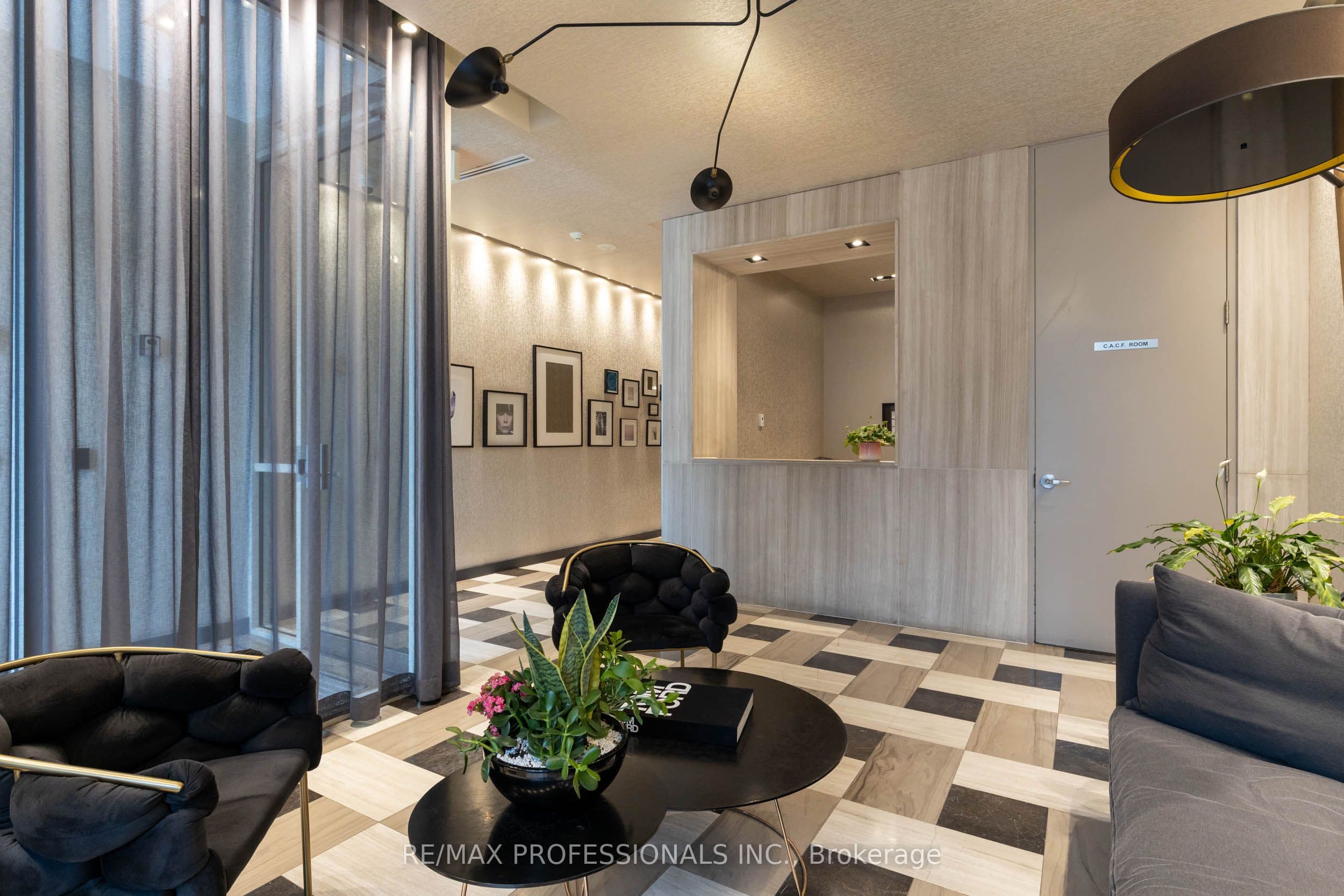 1638 Bloor Street W 410, Toronto, ON M6P 0A6