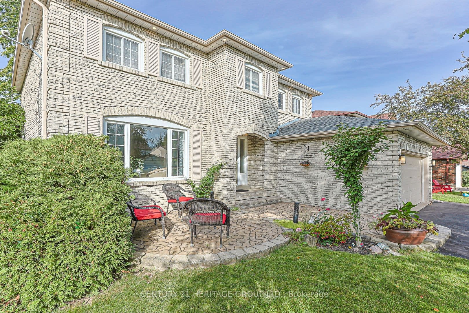 66 Howlett Avenue, Newmarket, ON L3Y 5S5