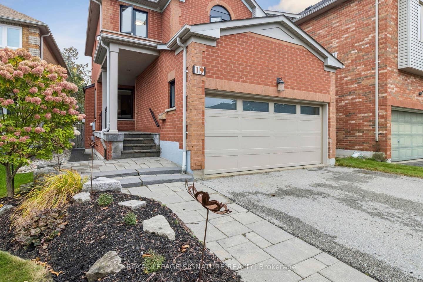 19 Ballymore Drive, Aurora, ON L4G 7E6