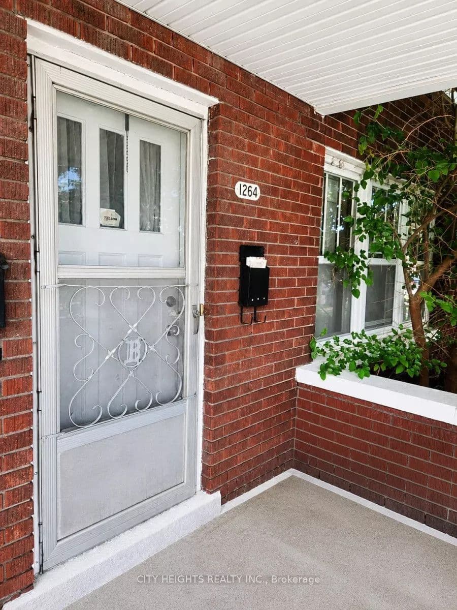 1264 Elsmere Avenue #2, Windsor, ON N8X 4G5