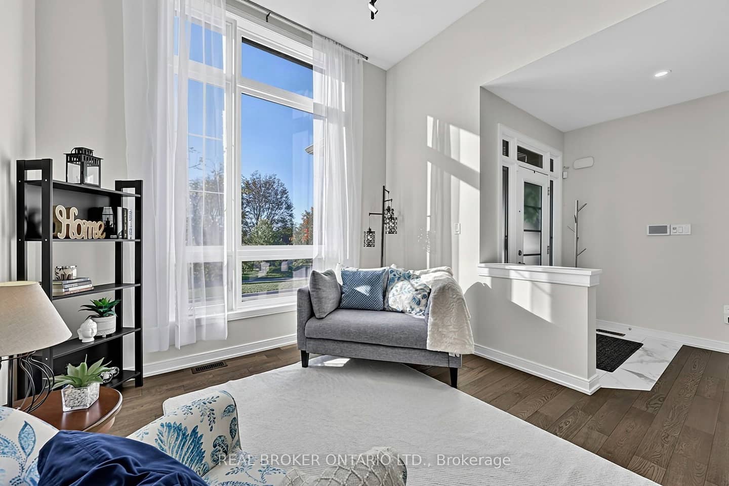 20 Birkdale Place, Newmarket, ON L3Y 0E2