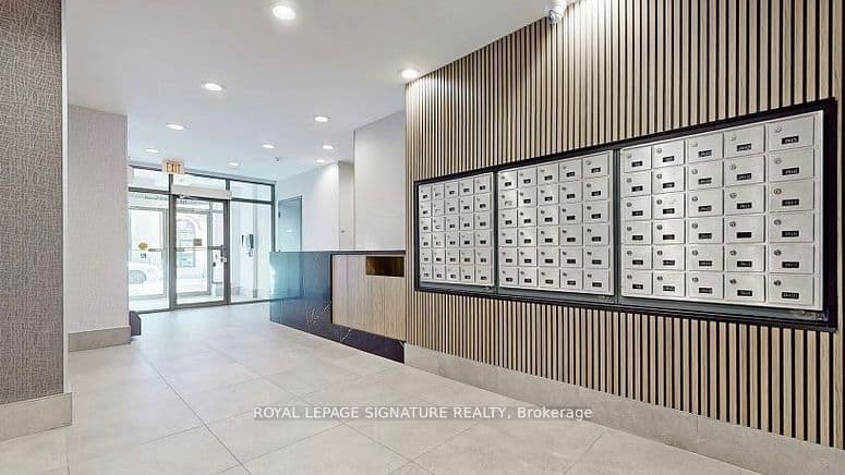 140 Bathurst Street 207, Toronto, ON M5V 3N8