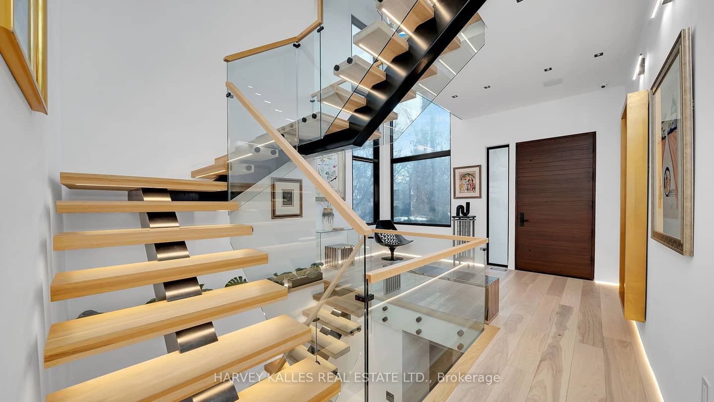 4 Douglas Crescent, Toronto, ON M4W 2E7