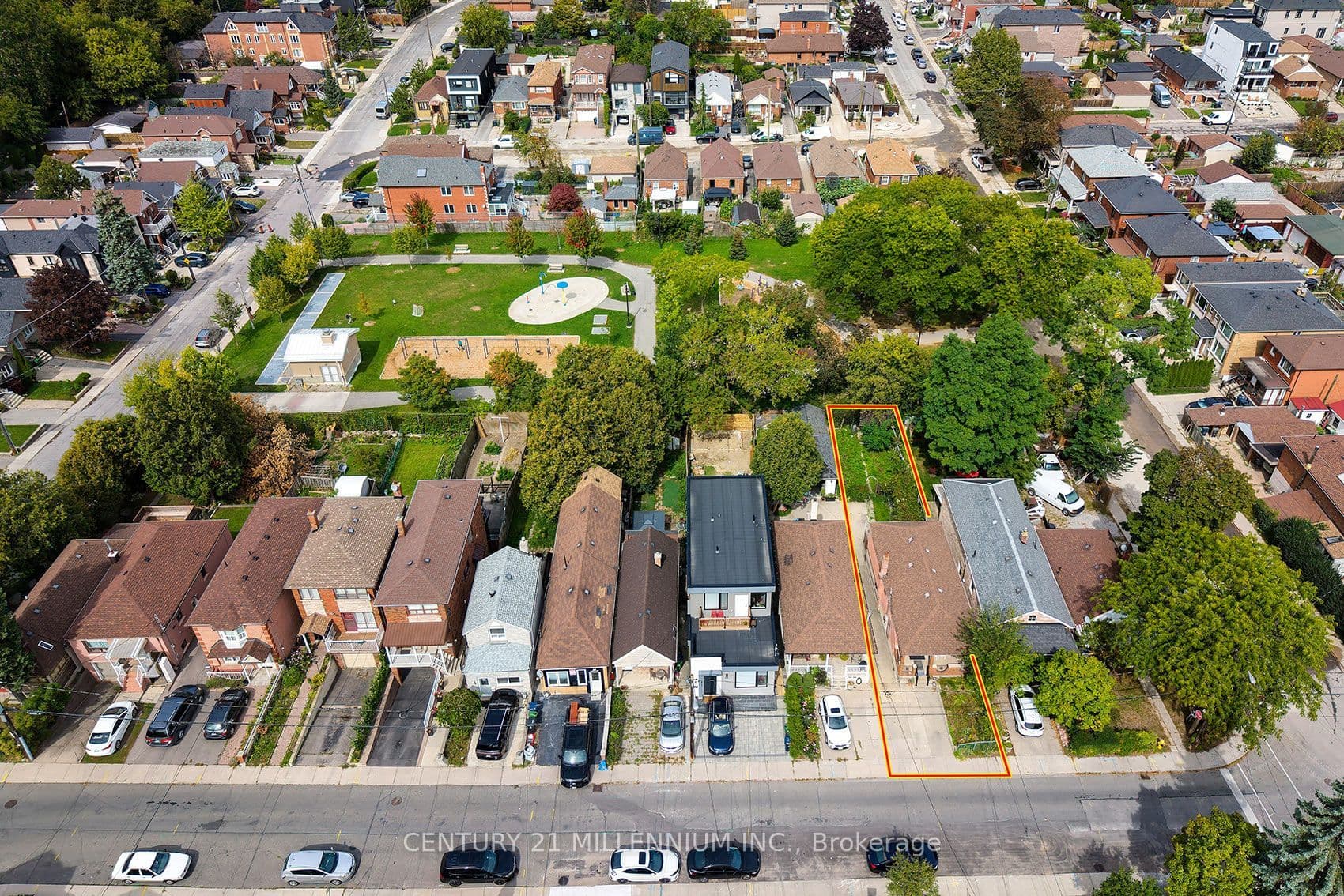 16 Rochdale Avenue, Toronto, ON M6E 1X2