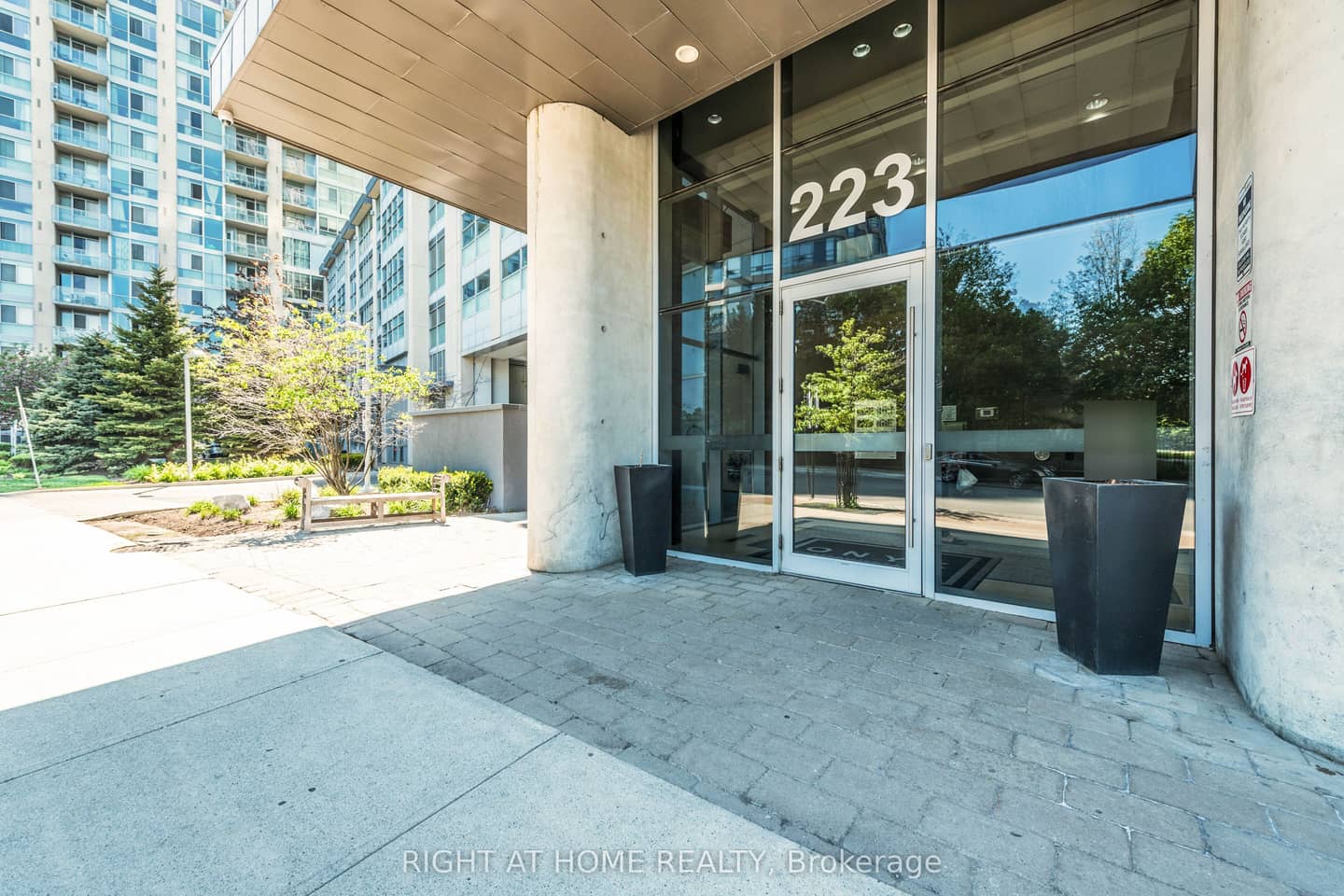 223 Webb Drive 2802, Mississauga, ON L5B 0E8