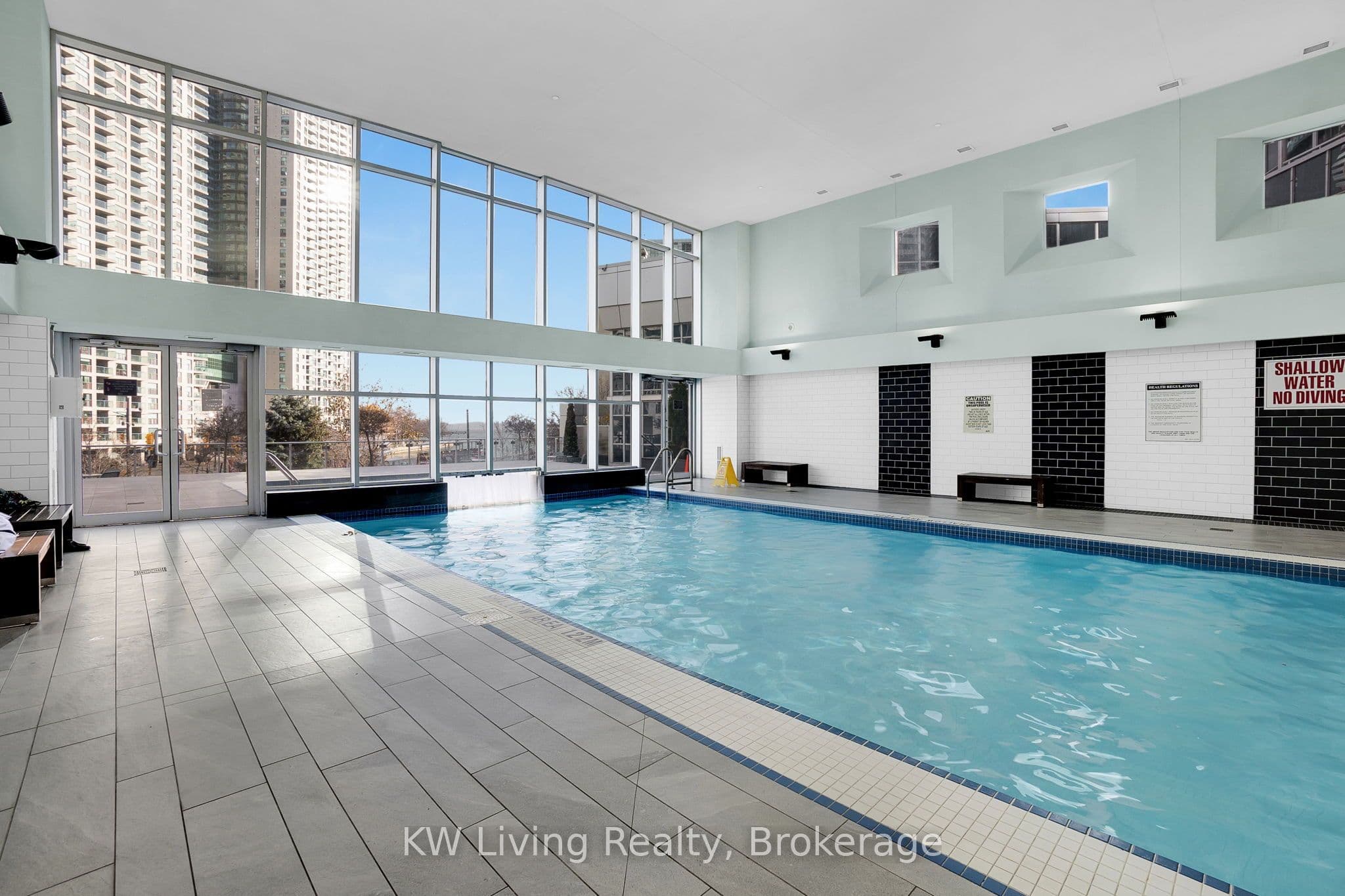 208 SW Queens Quay W 2111, Toronto, ON M5J 2Y5