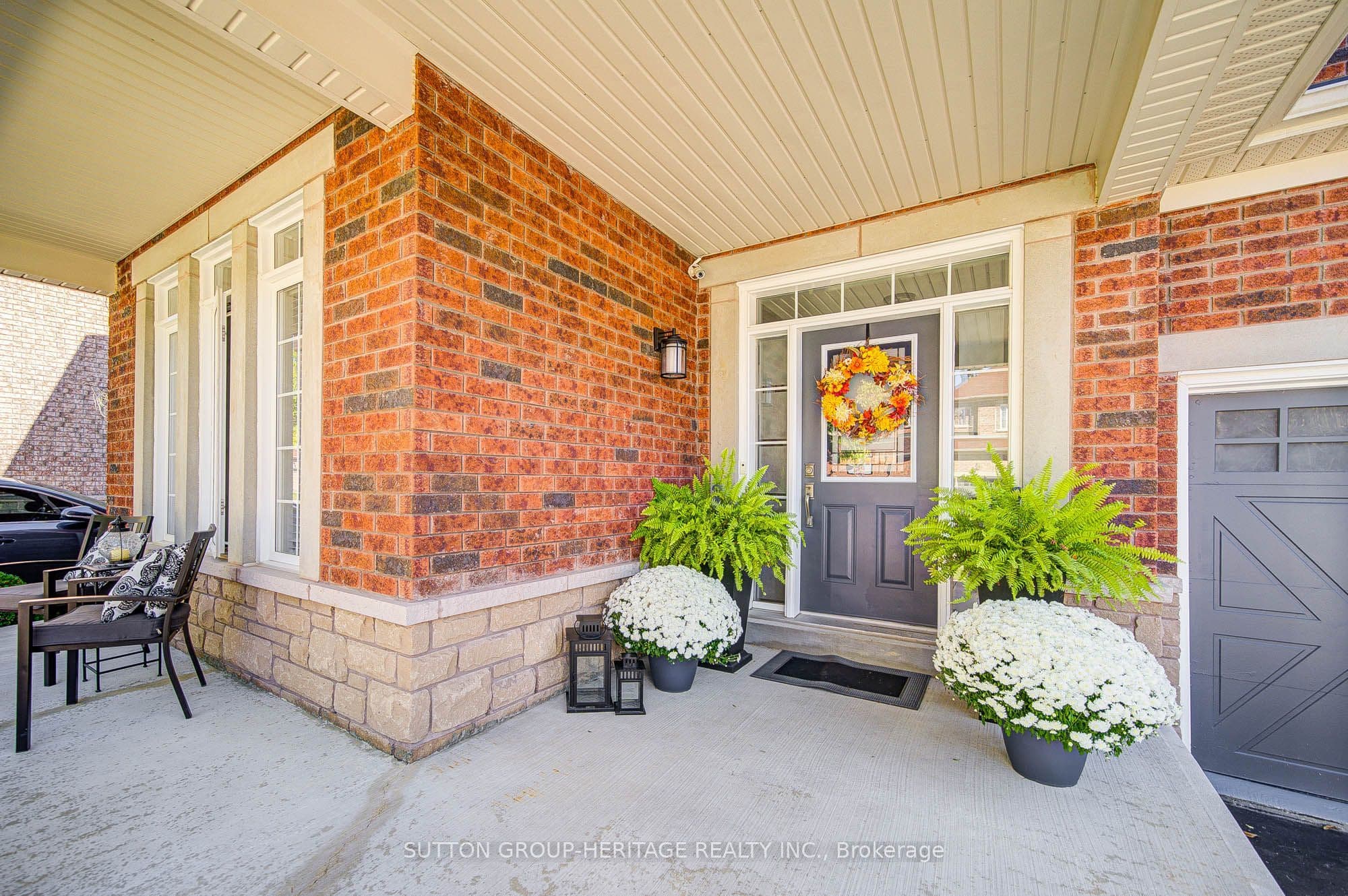 18 Shorten Place, Ajax, ON L1T 0E9