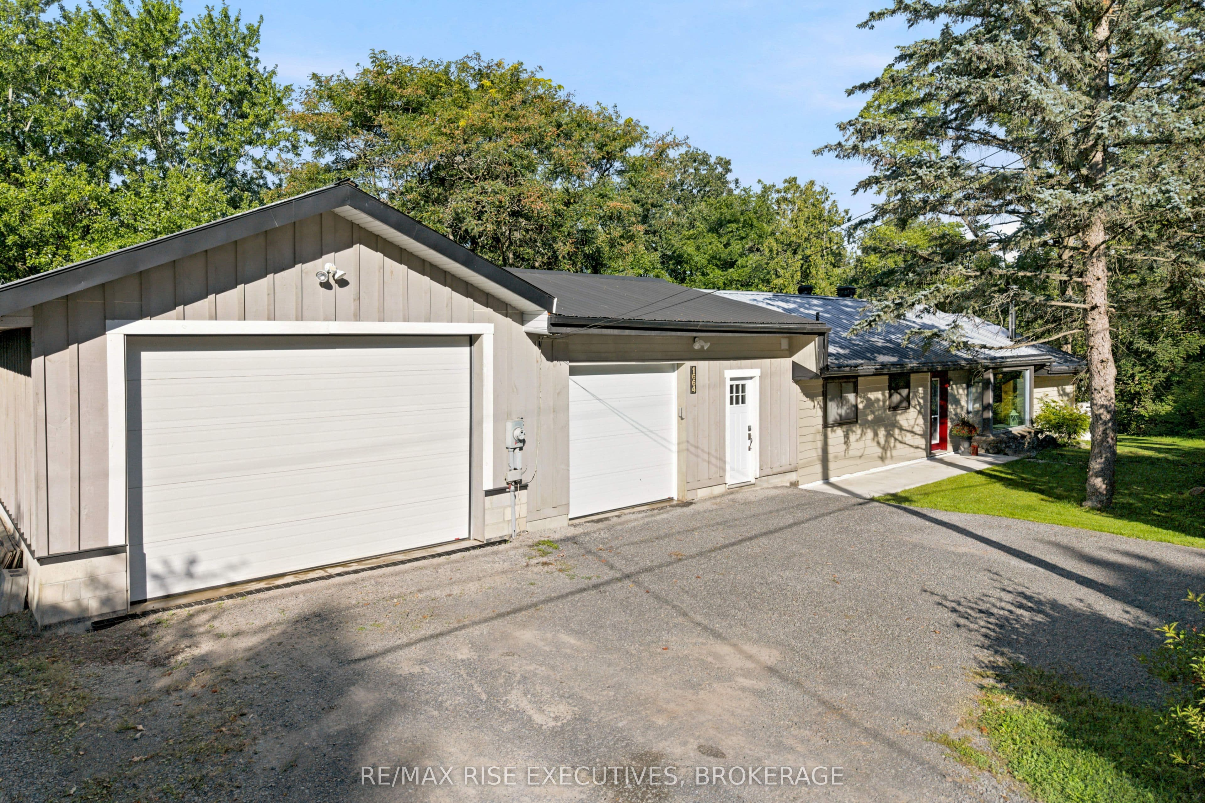 1664 Shore Road, Kingston, ON K7L 0C1