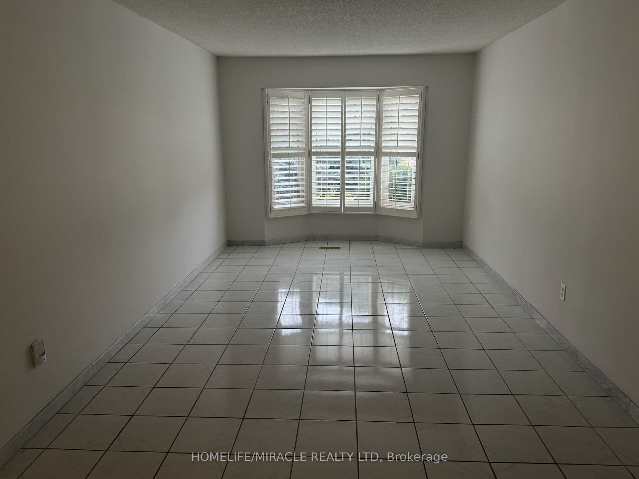 5889 River Grove Avenue Main, Mississauga, ON L5M 4W2