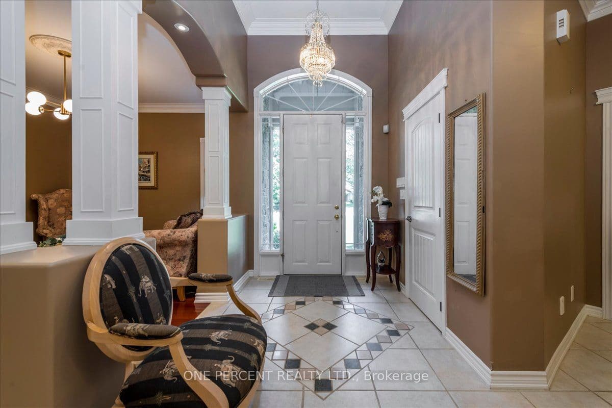 9 Laddie Lane, Springwater, ON L9X 0C3