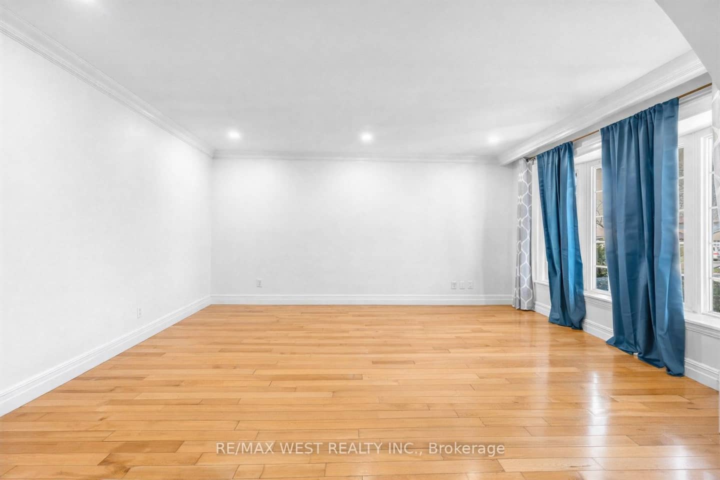 578 Bellamy Road N, Toronto, ON M1H 1G4