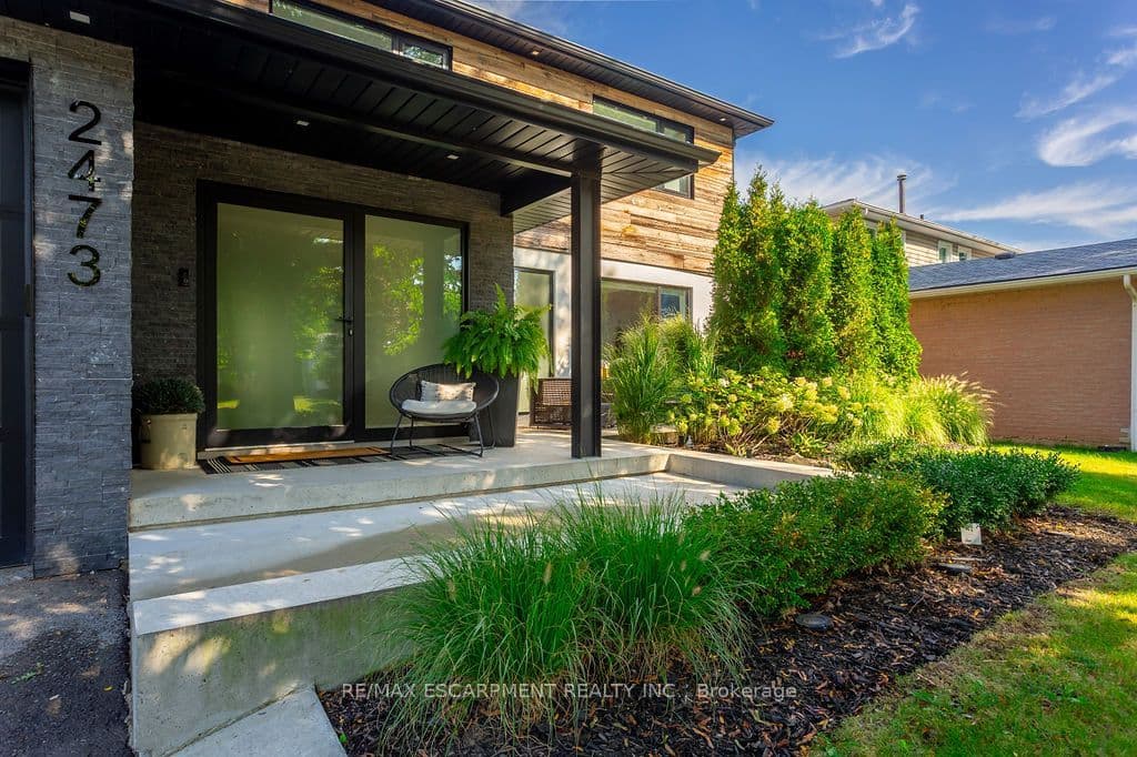 2473 Woburn Crescent, Oakville, ON L6L 5E8