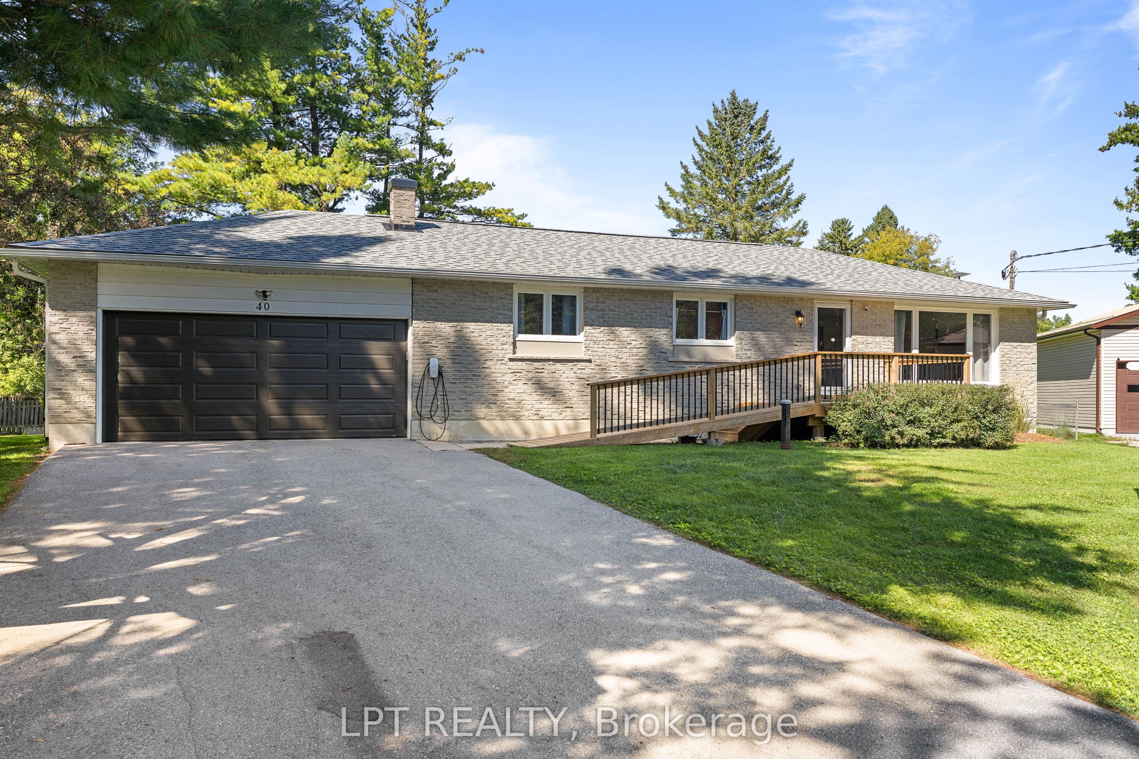 40 Rosemary Lane, Georgina, ON L0E 1N0