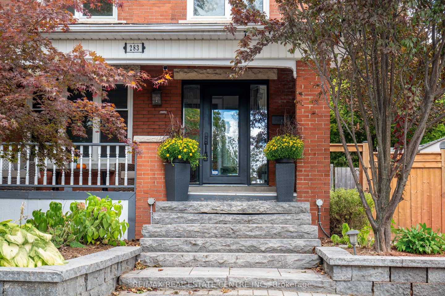 283 Plains Road W, Burlington, ON L7T 1G1