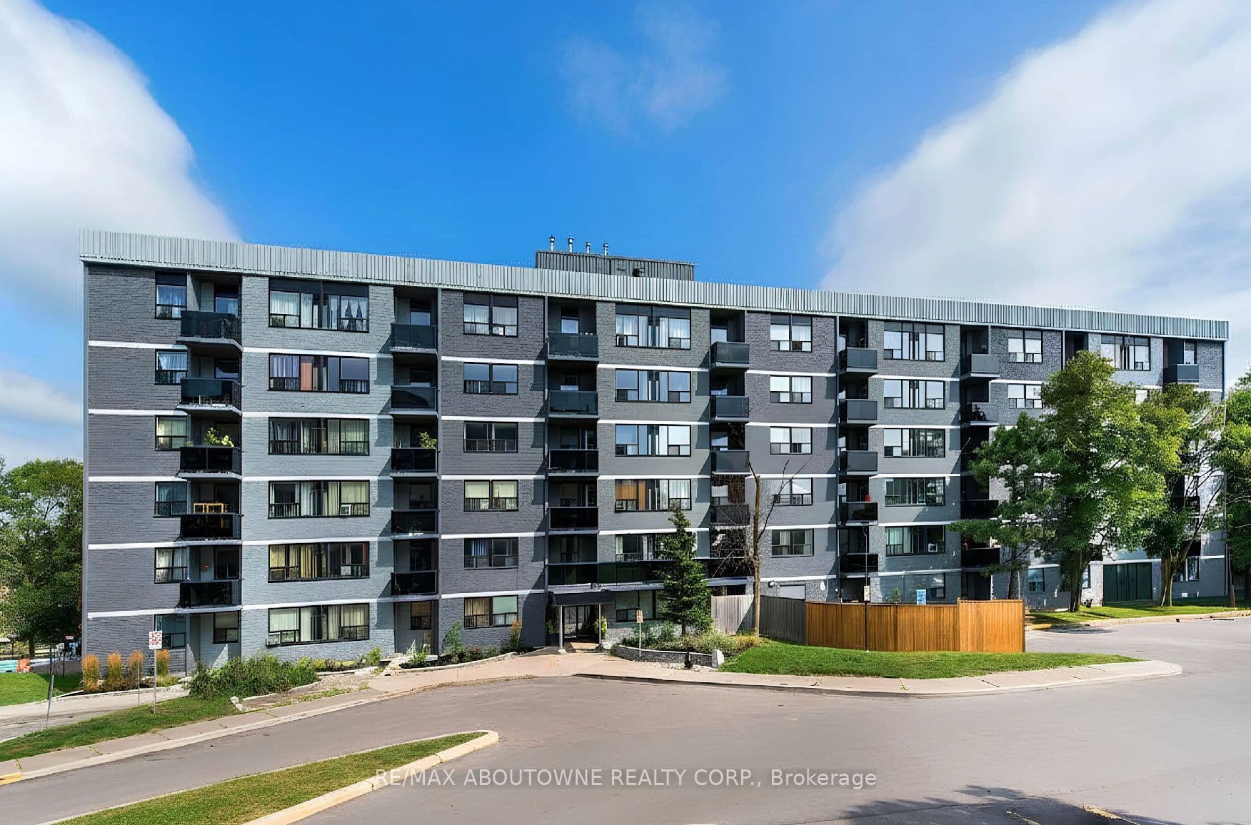 145 Wellington Street W 515, Aurora, ON L4G 2N9