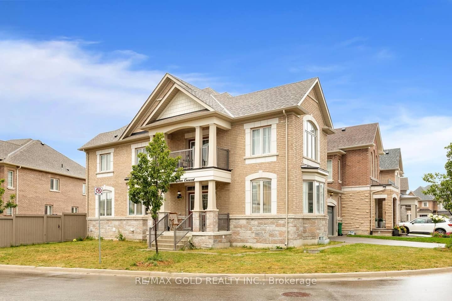 15 Farringdon Crescent, Brampton, ON L7A 4Z5