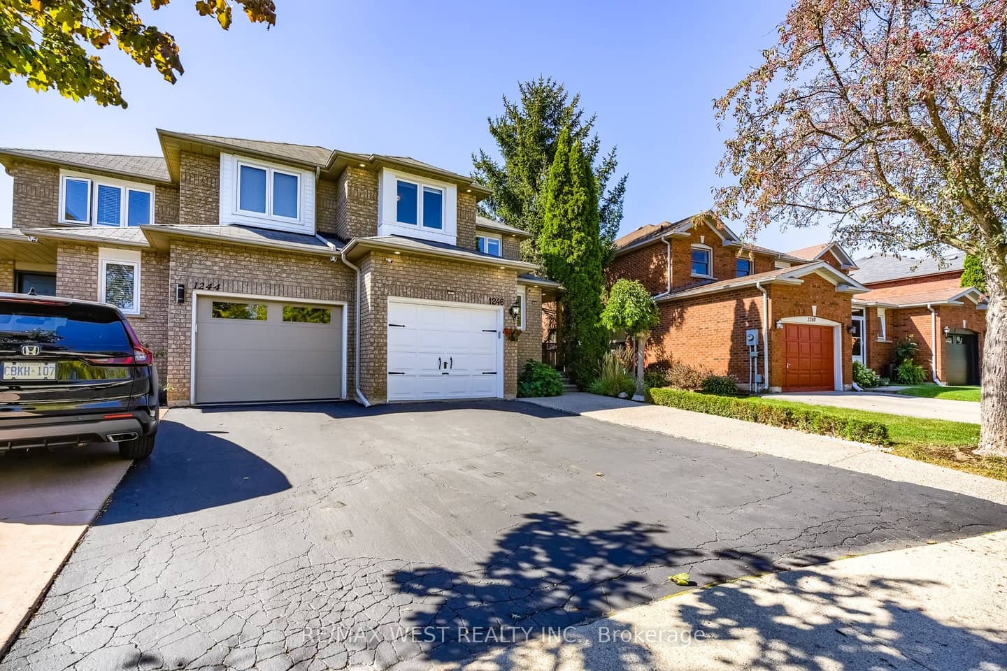 1246 Old Oak Drive, Oakville, ON L6M 3K6