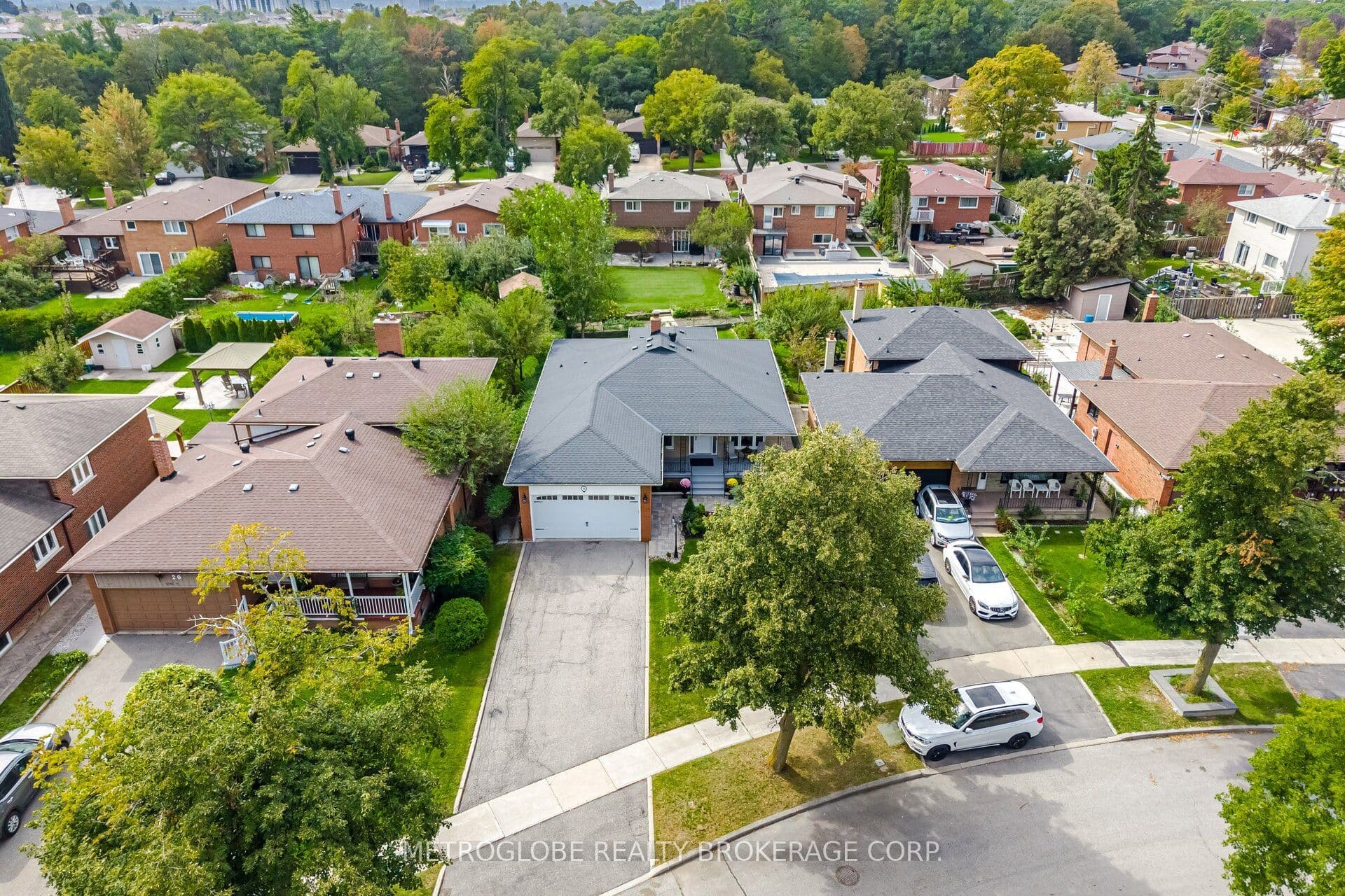 28 Eldorado Court, Toronto, ON M3J 1X1