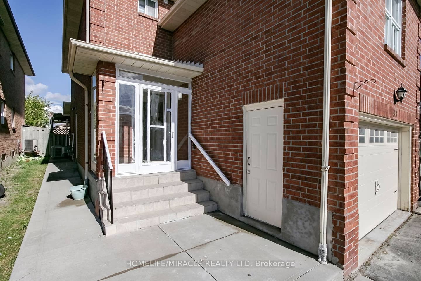 33 Adam Street, Brampton, ON L6Z 2S2