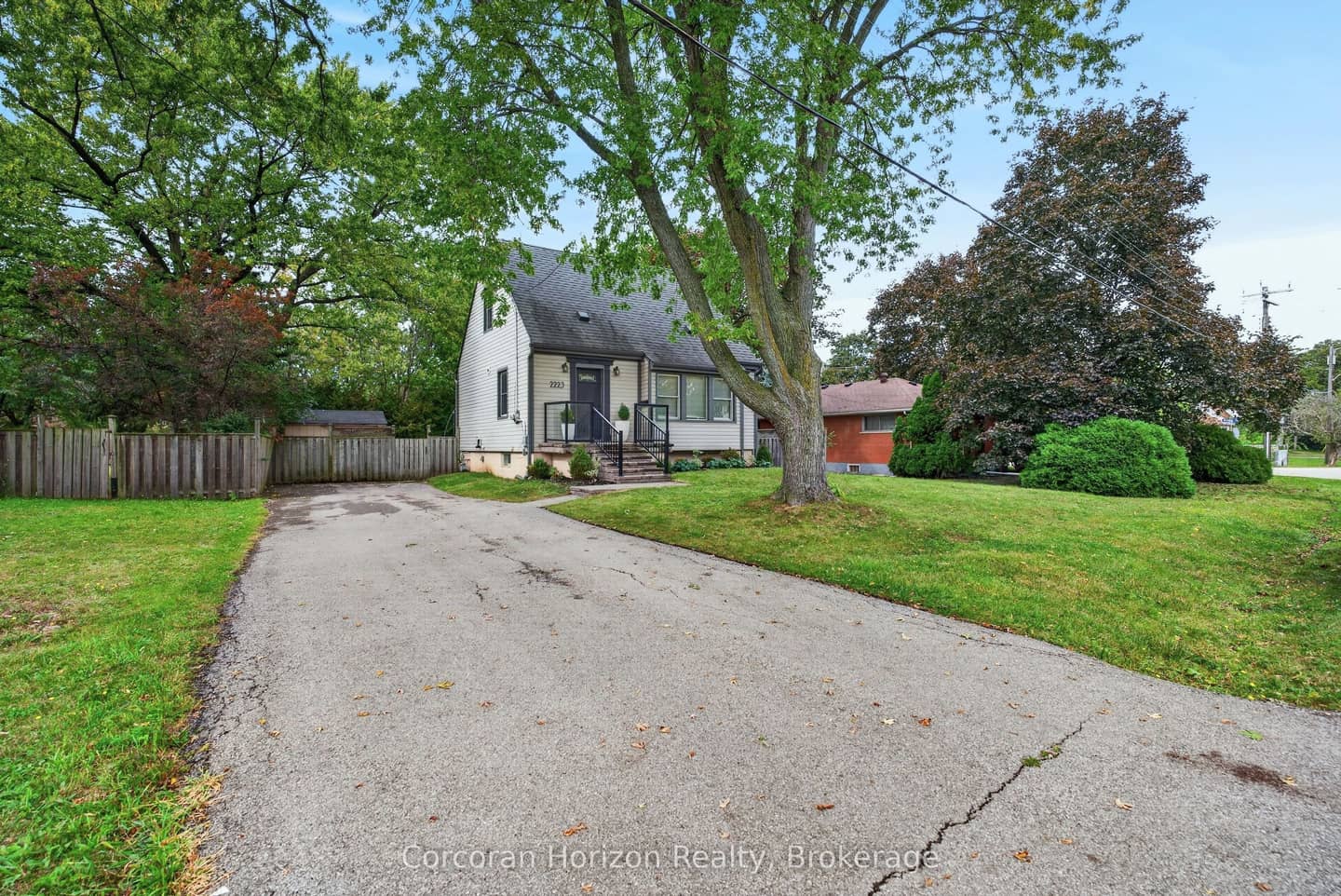 2223 Glenwood School Drive, Burlington, ON L7R 3R4