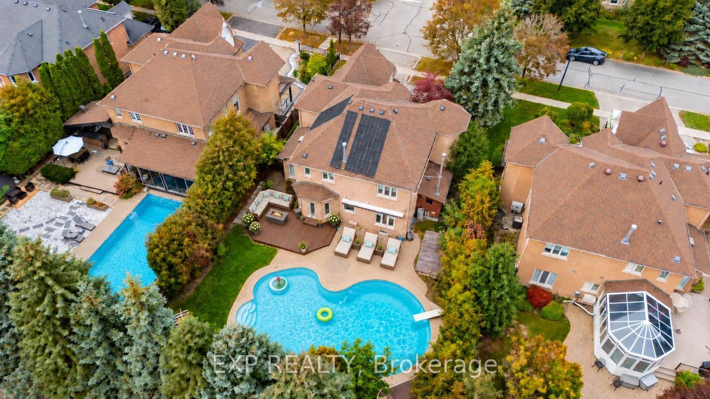 785 Quantra Crescent, Newmarket, ON L3X 1M9