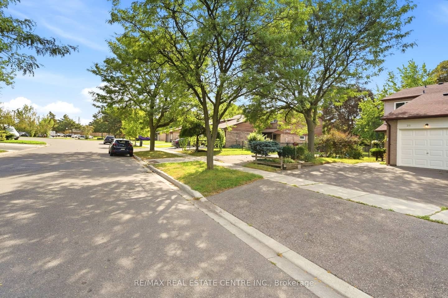 25 Scottsdale Court, Brampton, ON L6W 3R8